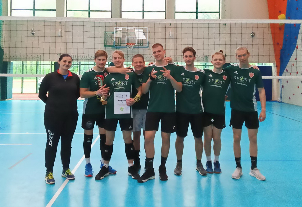Zdjęcie 346126930_240300901976656_5427954166908726507_nebad0f2b-8bdb-417e-8e4d-8b4aa0a0b26e.jpg w galerii Turniej ANS w siatkówce
